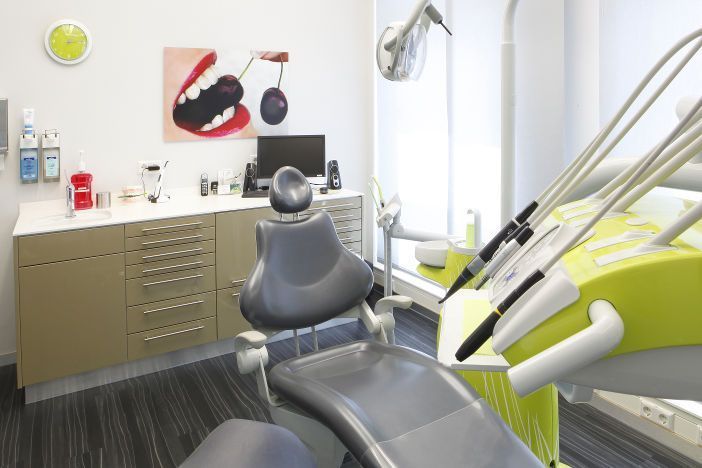 Gebiss mit Zahnbürste